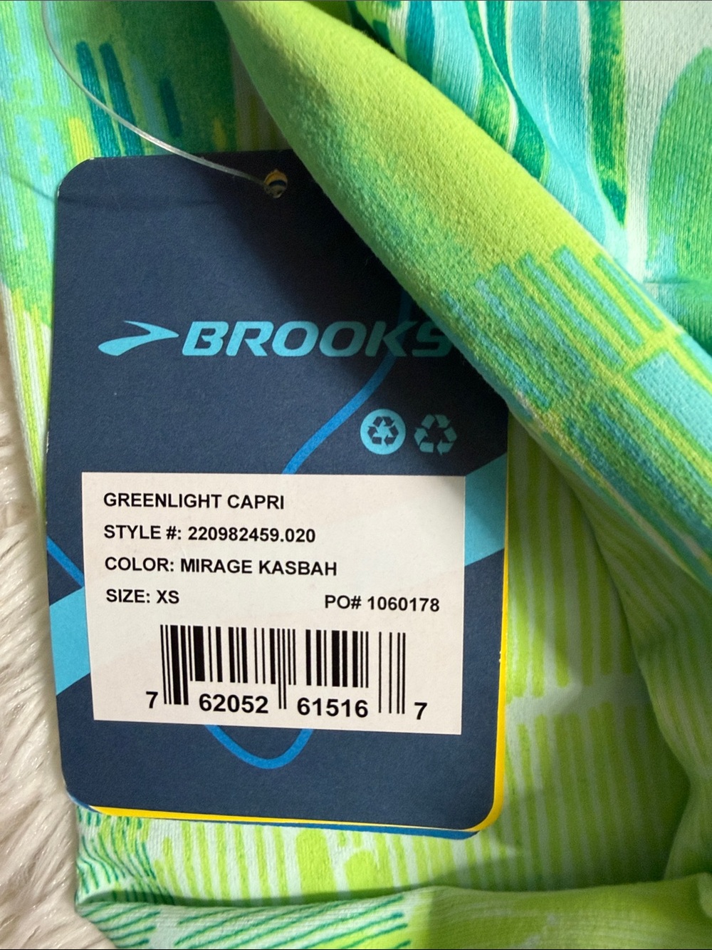 Brooks Women’s Size XS Green & Aqua Abstract Print Capri Leggings - Picture 5 of 7